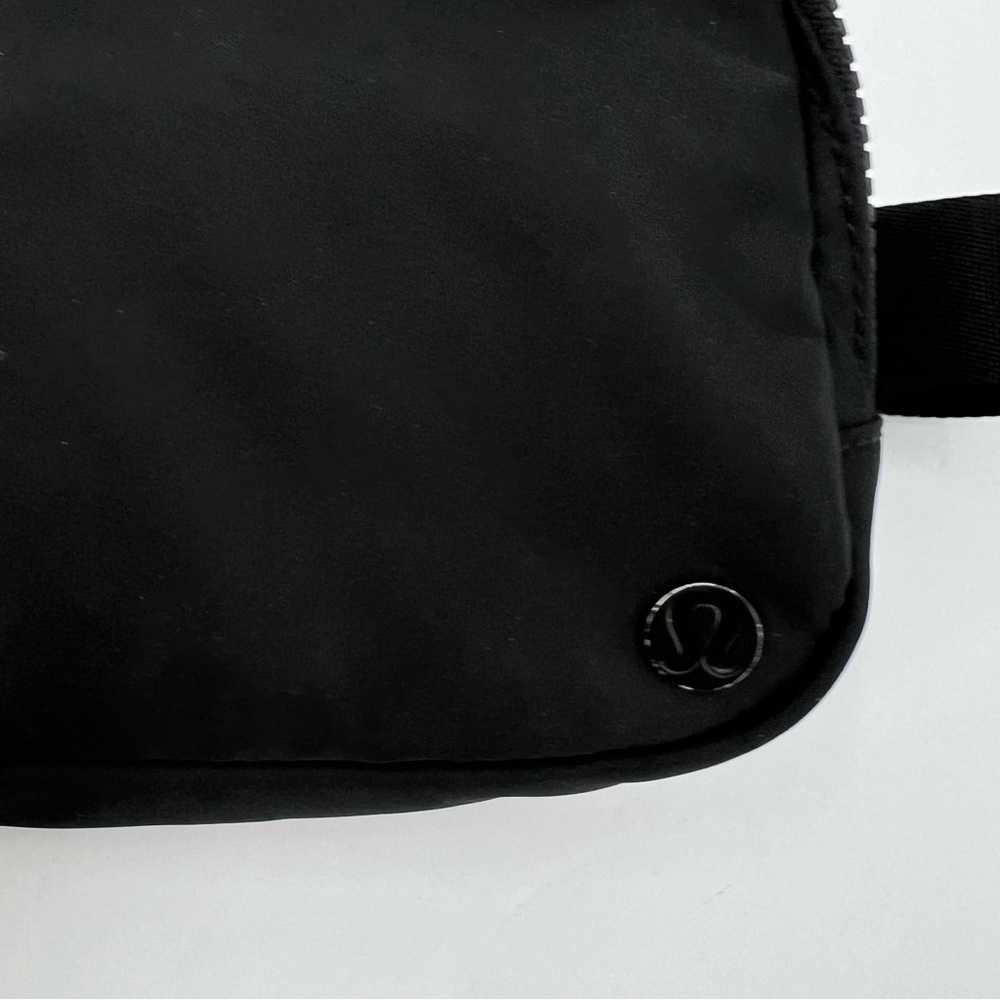 Lululemon RARE OG Everywhere Black Belt Bag Original Version - Picture 8 of 12